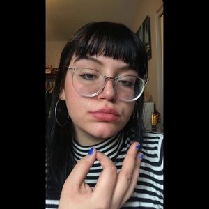 Meet your Posher, Olivia